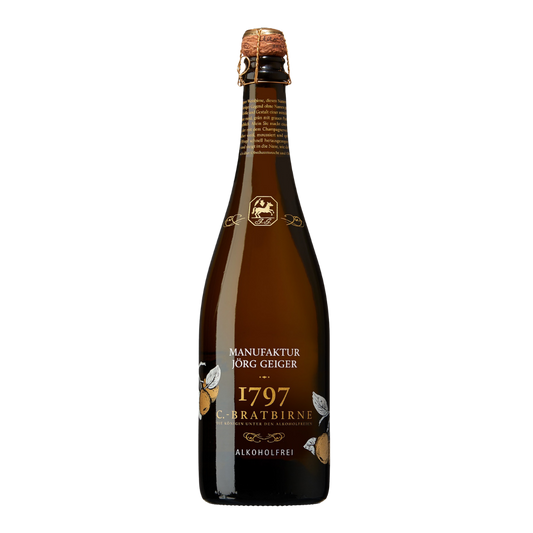 Bottle of Manufaktur Jorg Geiger 1797 Carpatbirne on a white background