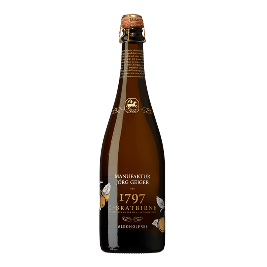 Bottle of Manufaktur Jorg Geiger 1797 Carpatbirne on a white background